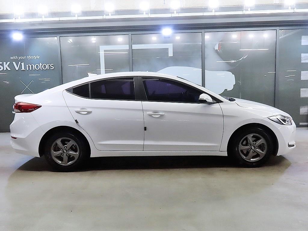 HYUNDAI Avante - Vista 3