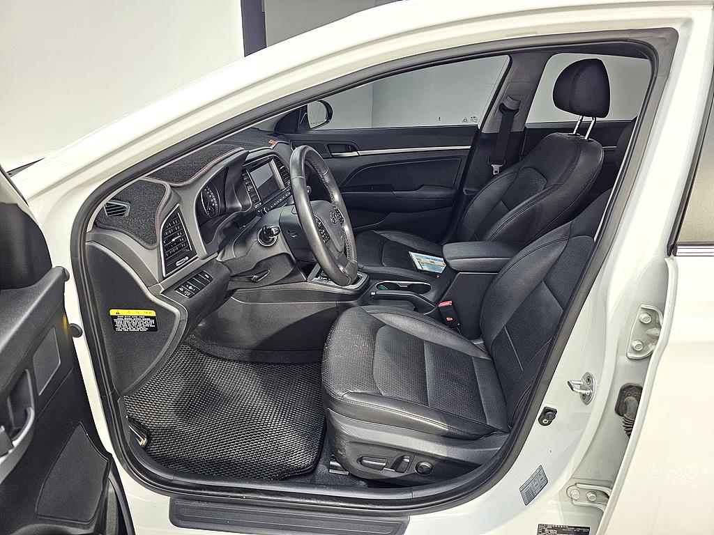 HYUNDAI Avante - Vista 8