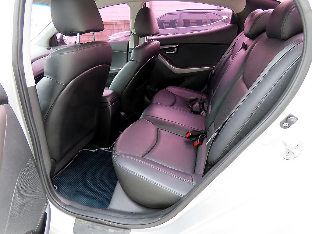 HYUNDAI Avante - Vista 6