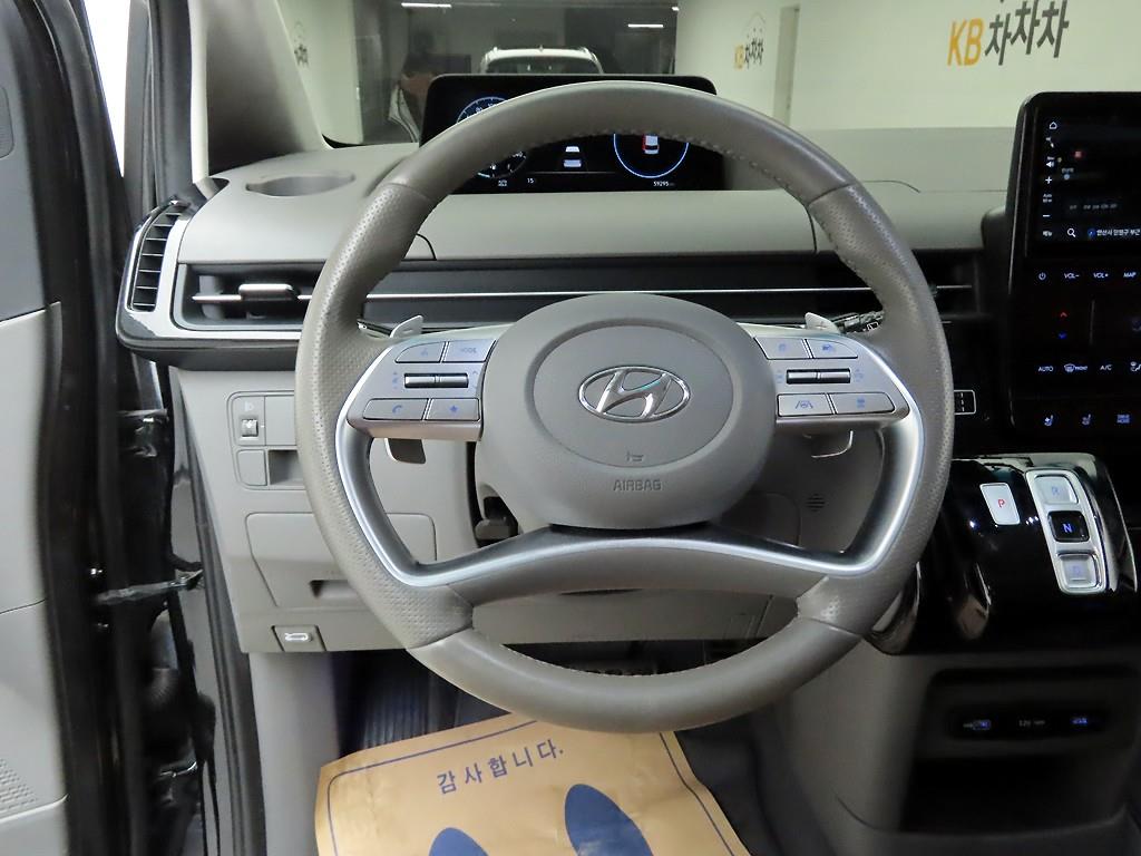 HYUNDAI Staria - Vista 8