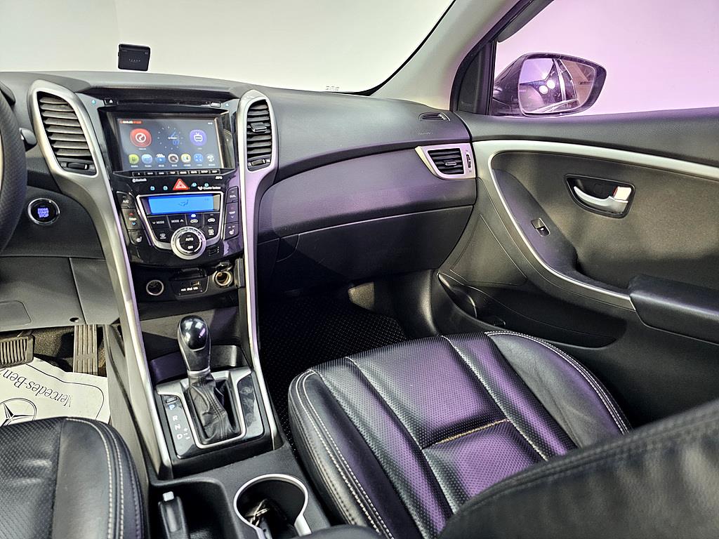 HYUNDAI i30 - Vista 10