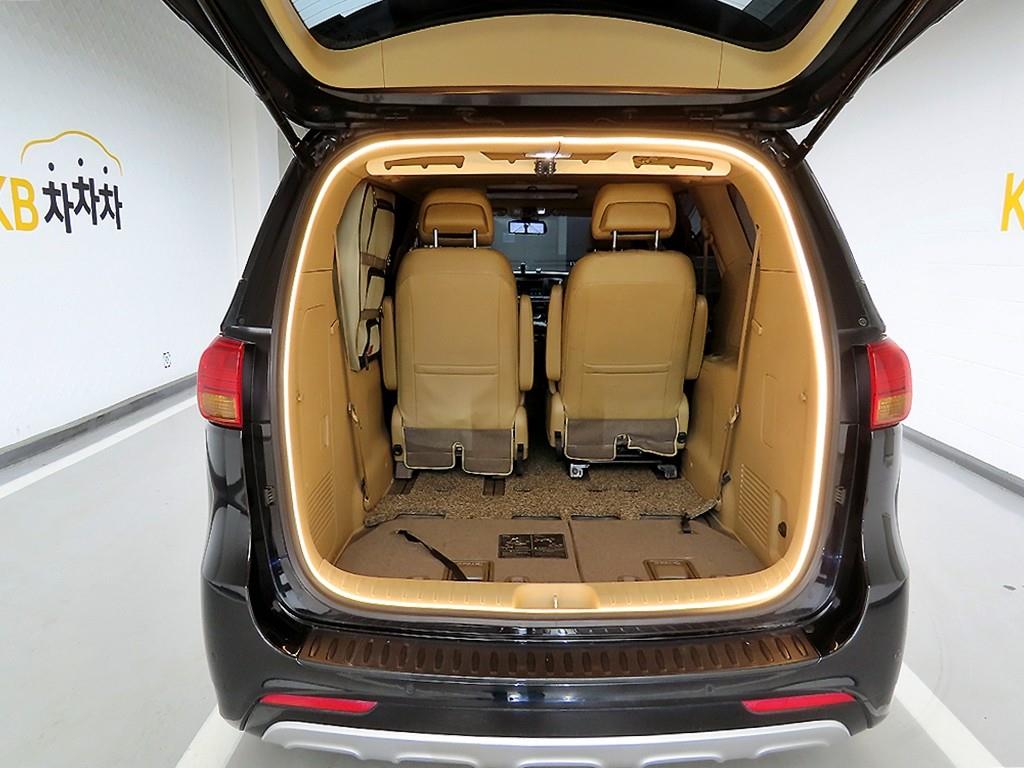 KIA Carnival - Vista 5