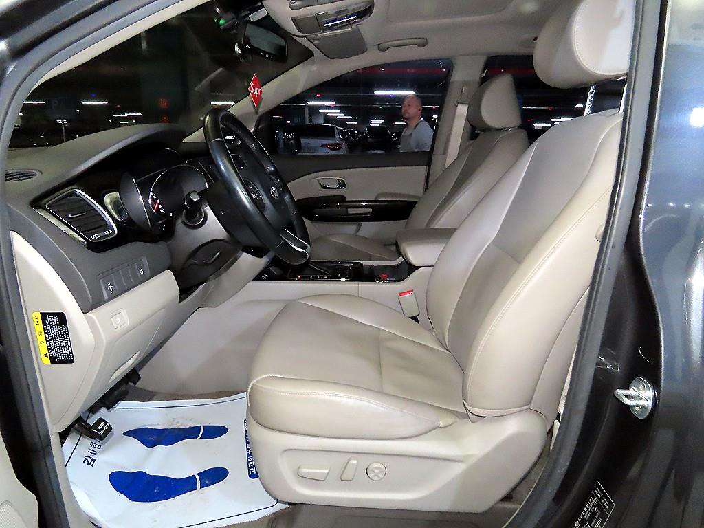 KIA Carnival - Vista 6