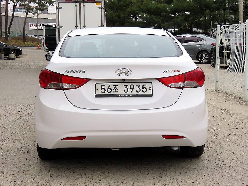 HYUNDAI Avante - Vista 4