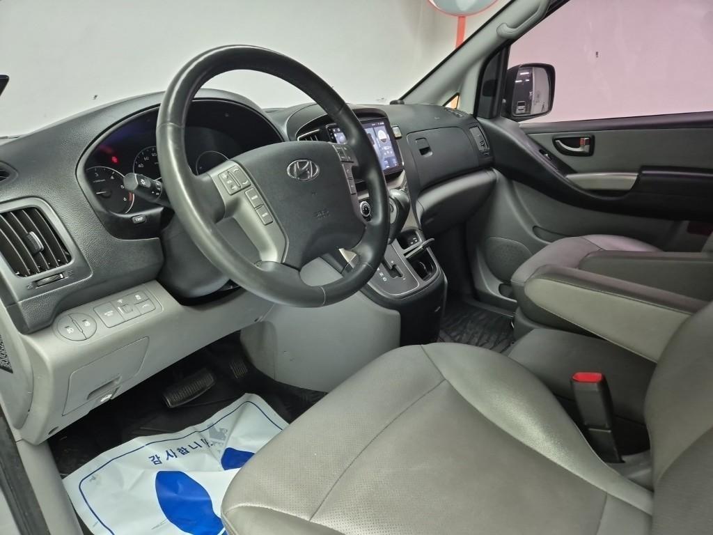 HYUNDAI Starex - Vista 6