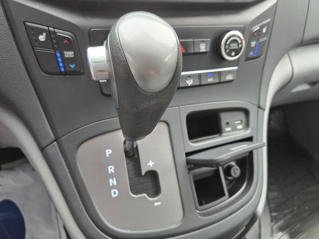 HYUNDAI Starex - Vista 12