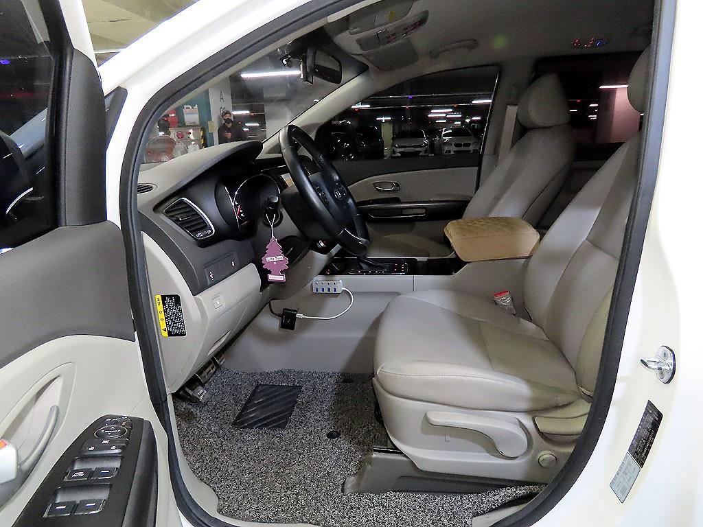 KIA Carnival - Vista 6