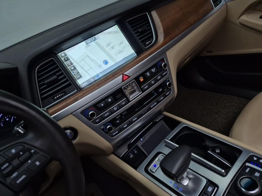 Genesis G80 - Vista 10