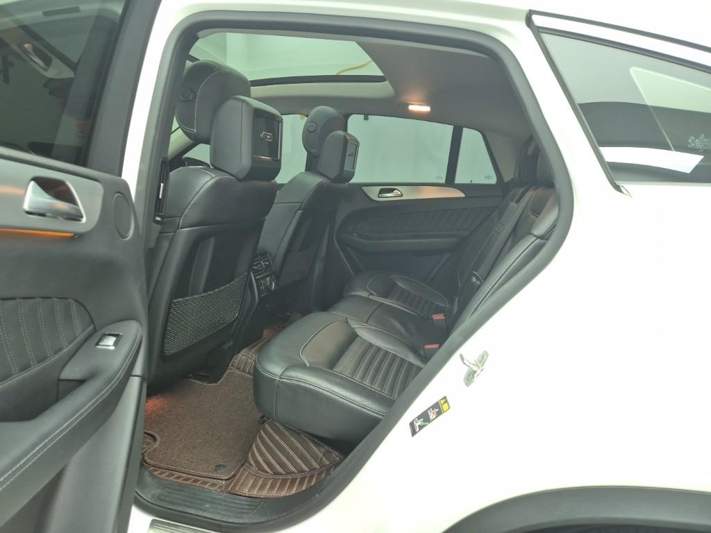 Mercedes Benz GLE Class - Vista 12