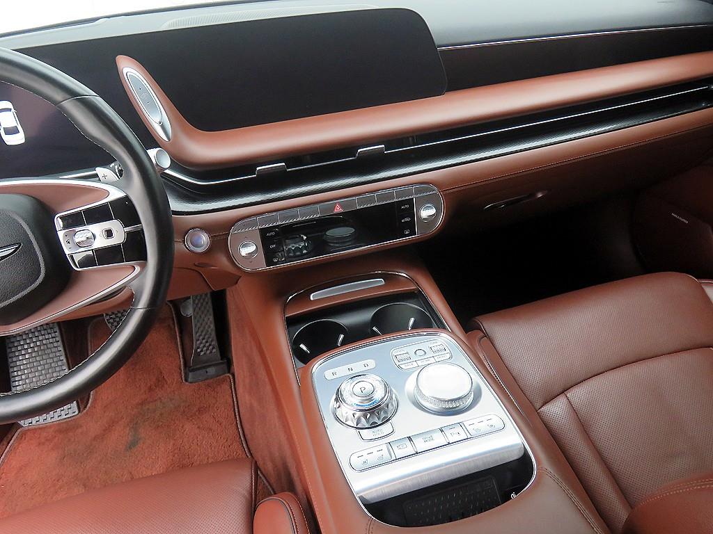 Genesis G90 - Vista 11