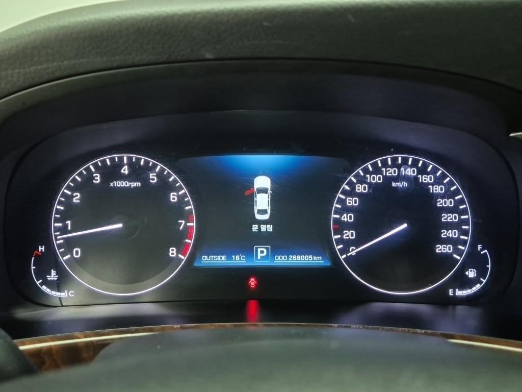 HYUNDAI Equus - Vista 6