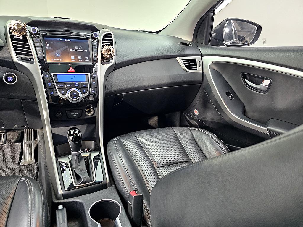 HYUNDAI i30 - Vista 10