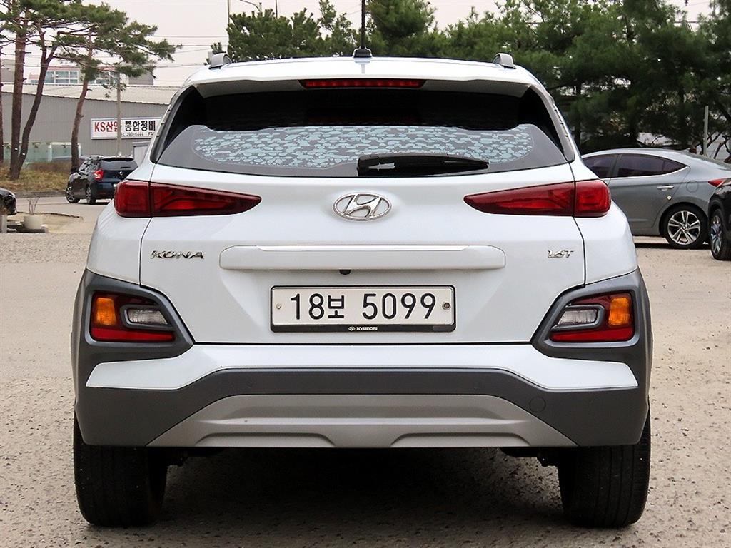 HYUNDAI Kona - Vista 4