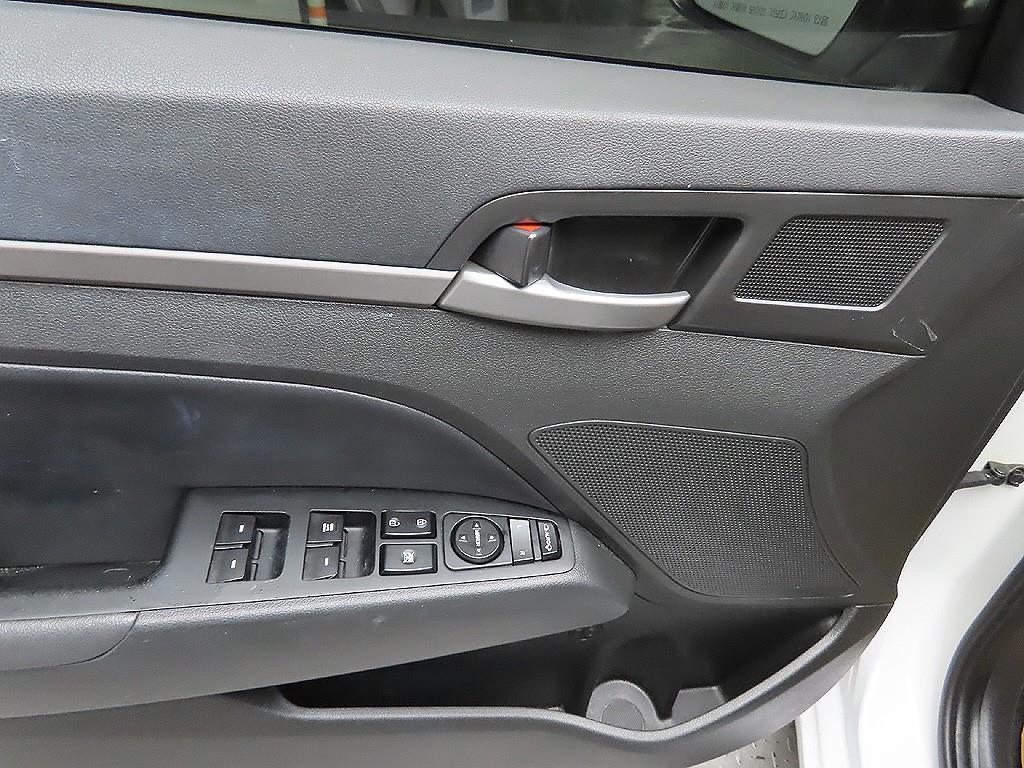 HYUNDAI Avante 2017 Blanco - Importación desde Corea - HF Imports Iquique - Foto 9