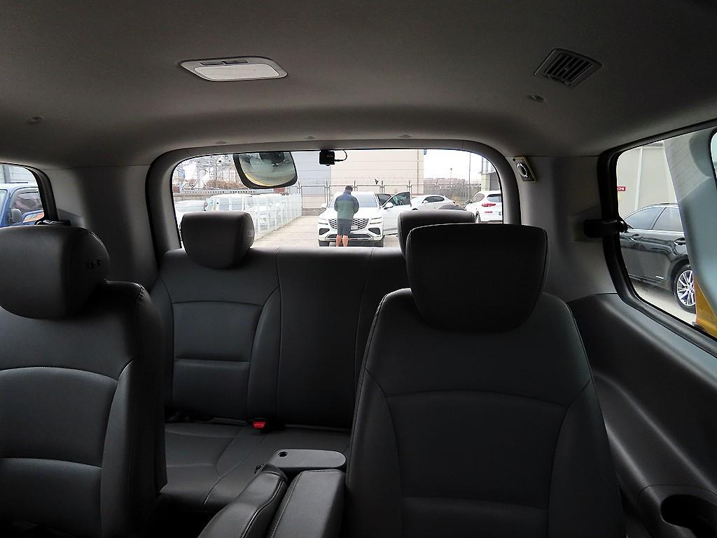 HYUNDAI Starex - Vista 7