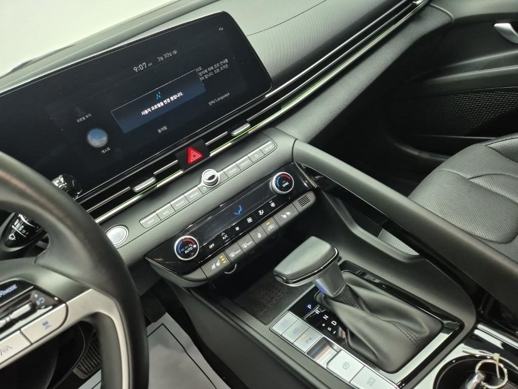 HYUNDAI Avante - Vista 10