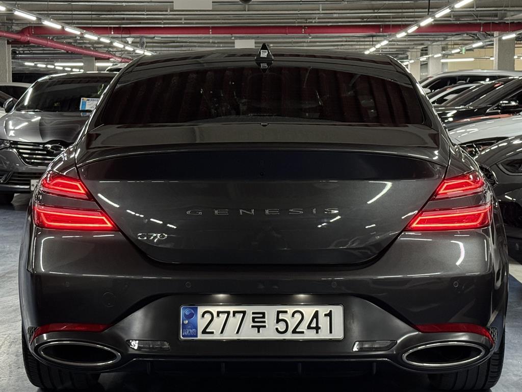 Genesis G70 - Vista 4