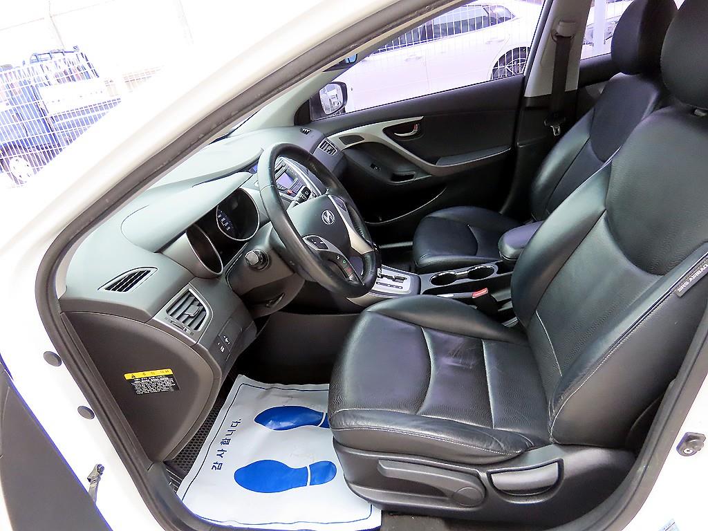 HYUNDAI Avante - Vista 5