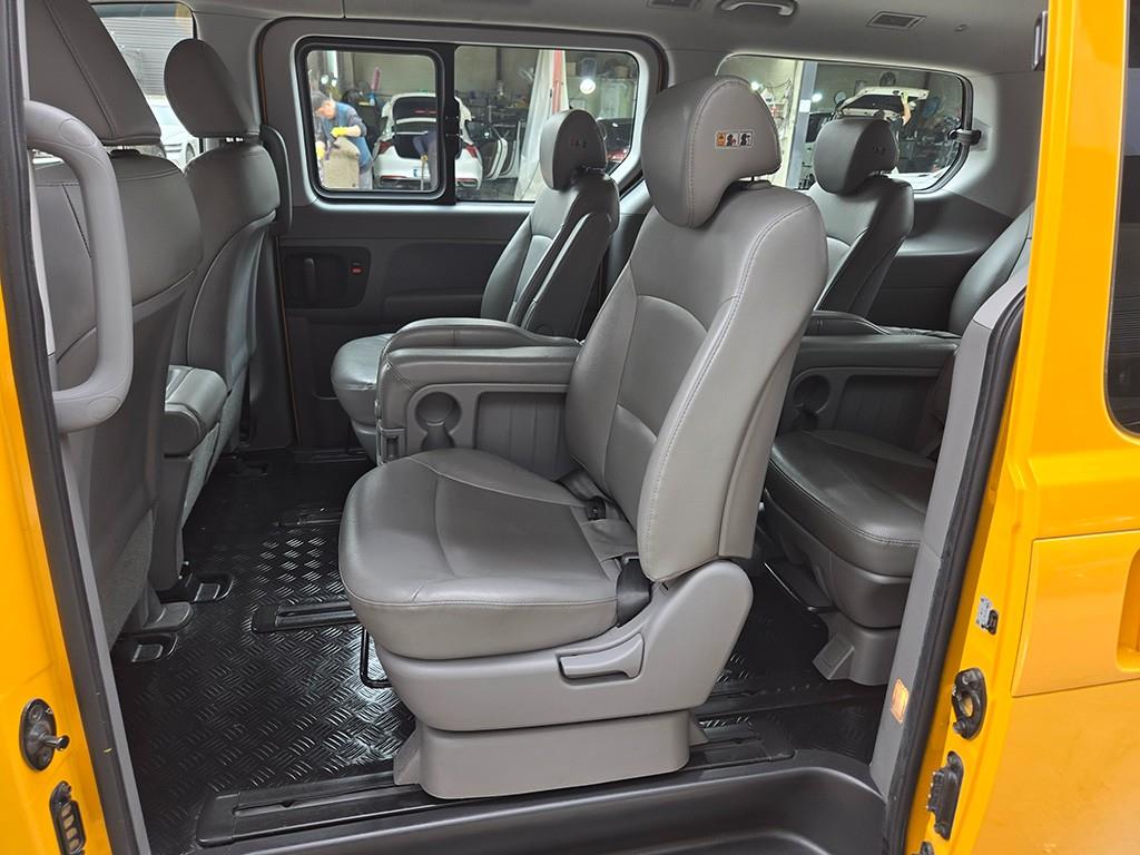 HYUNDAI Starex - Vista 6
