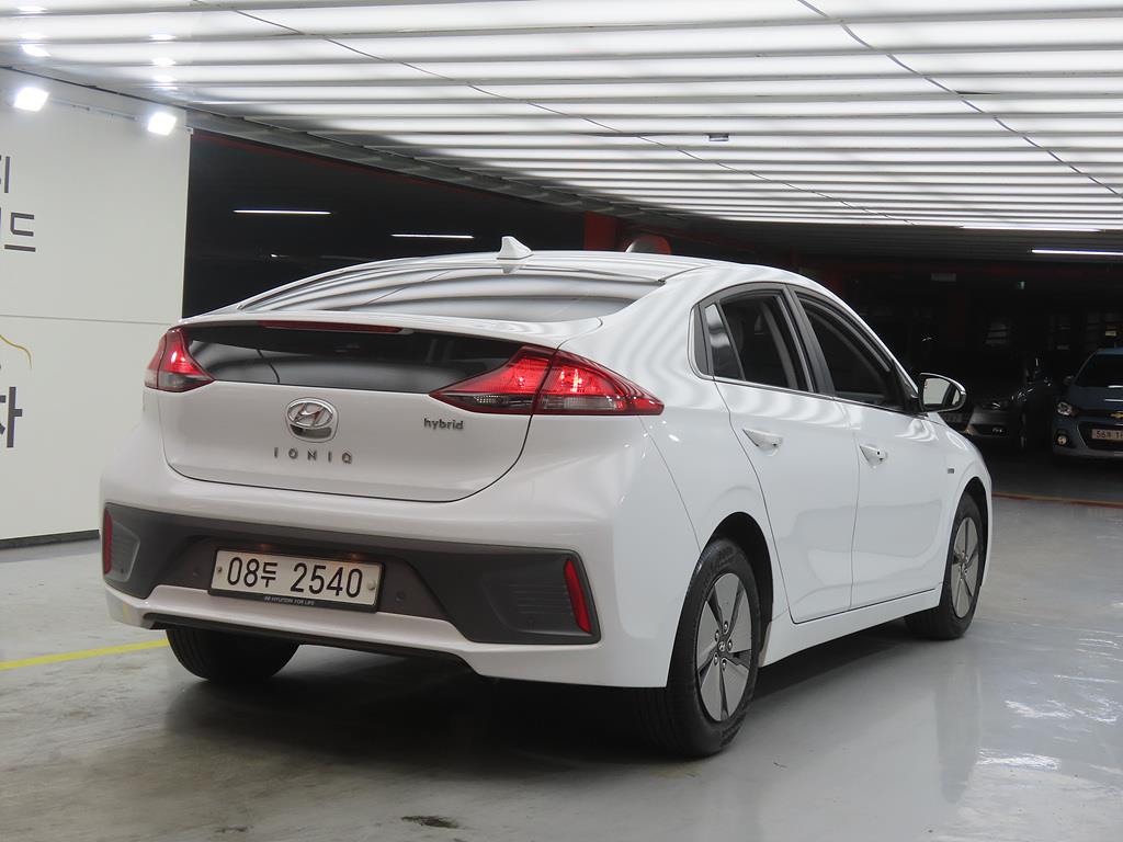 HYUNDAI Ioniq - Vista 4