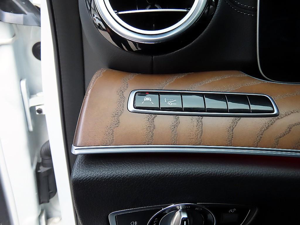 Mercedes Benz E class - Vista 12