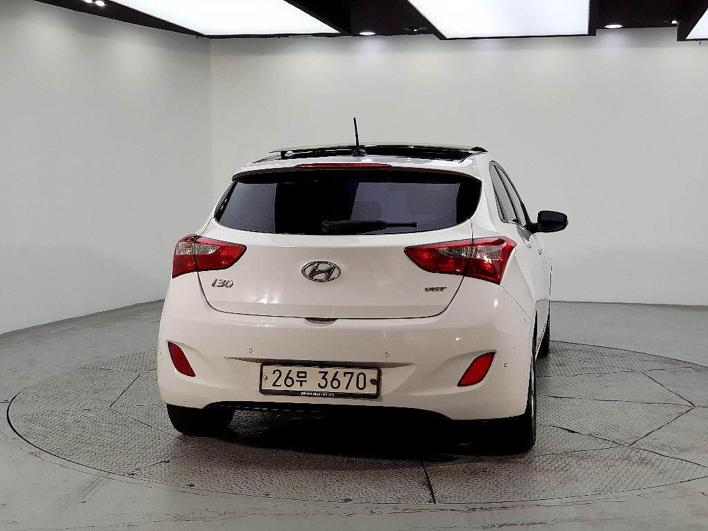 HYUNDAI i30 - Vista 3
