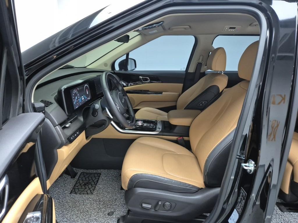 KIA Carnival - Vista 11