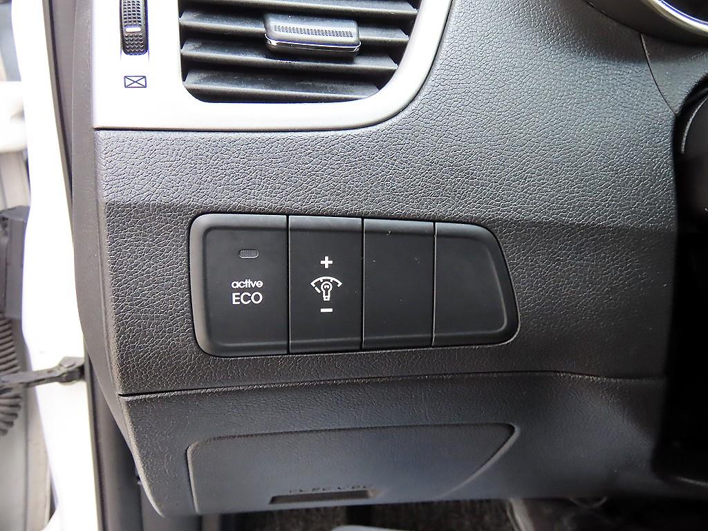 HYUNDAI Avante - Vista 12