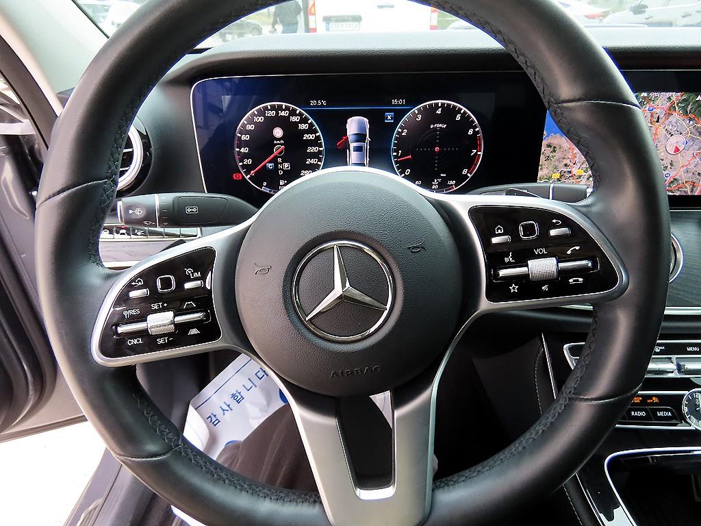 Mercedes Benz E class - Vista 8