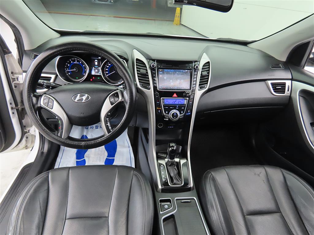 HYUNDAI i30 - Vista 7