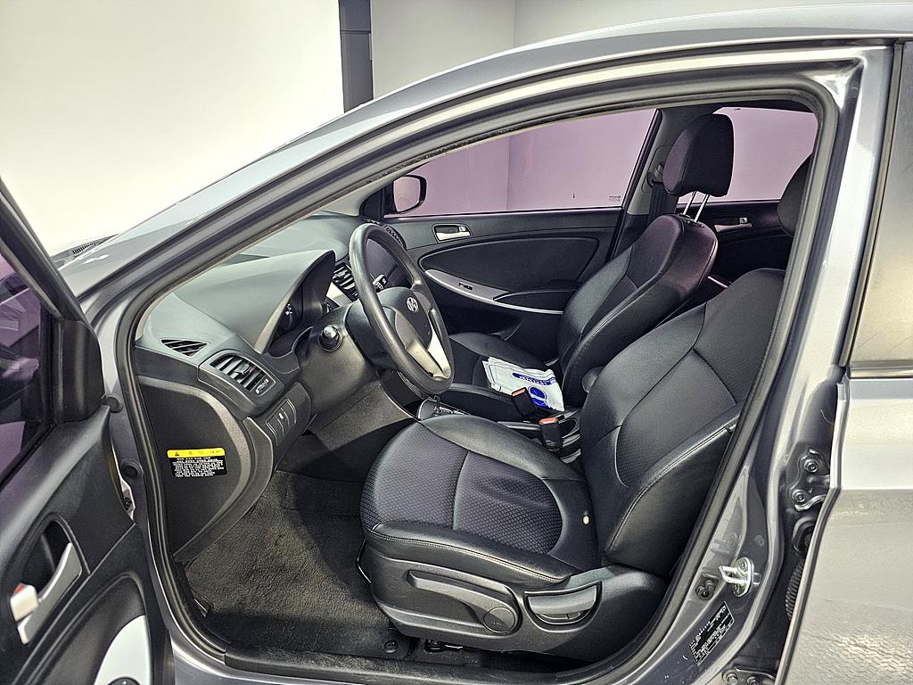 HYUNDAI Accent - Vista 8