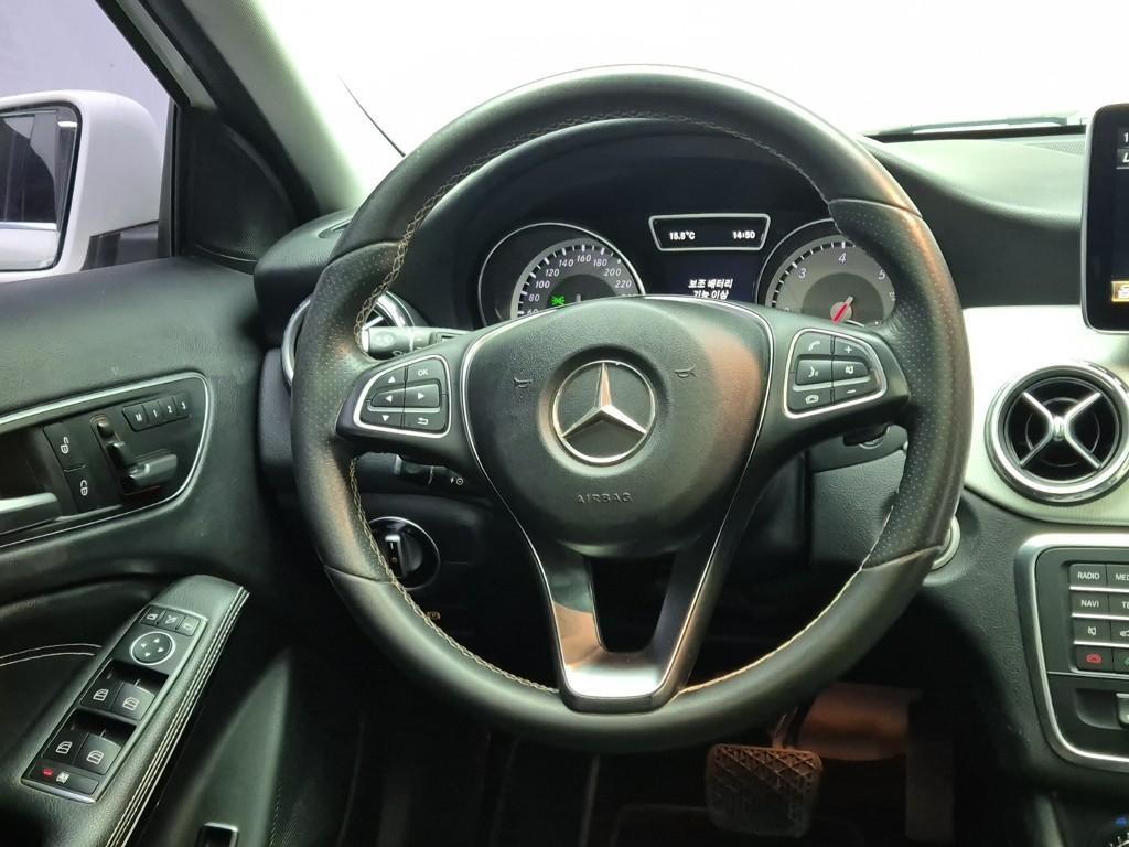 Mercedes Benz GLA Class - Vista 9