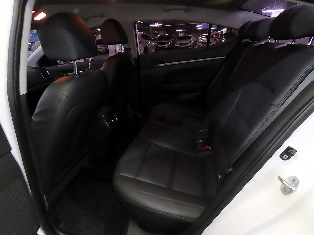 HYUNDAI Avante - Vista 7