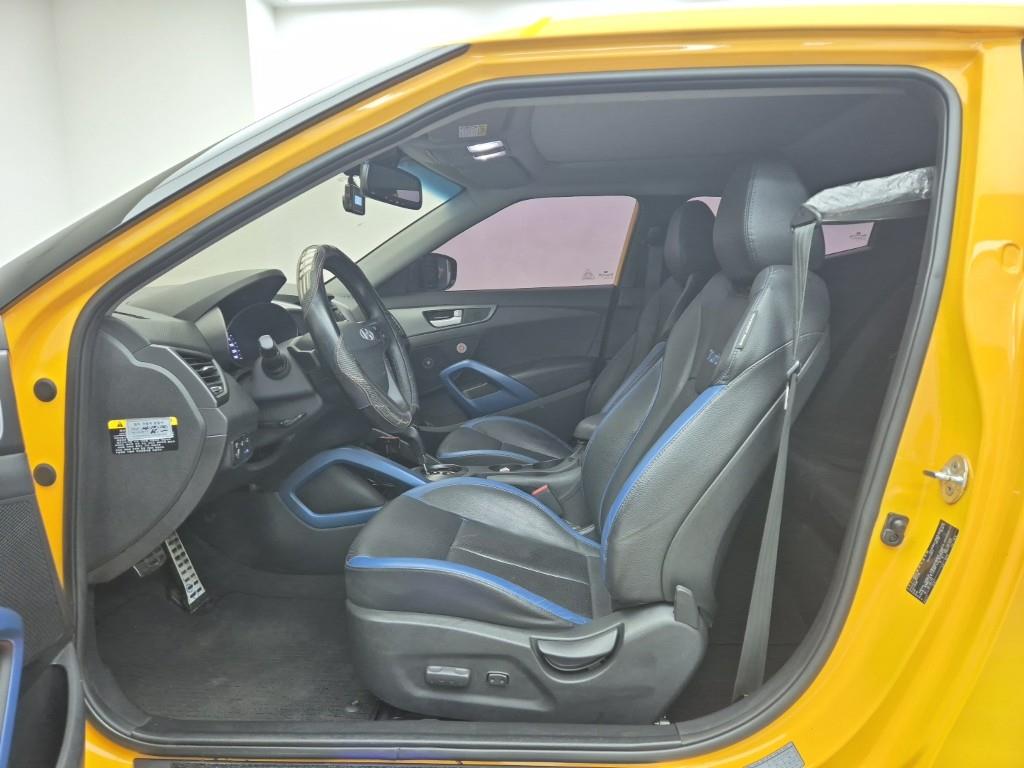 HYUNDAI Veloster - Vista 11