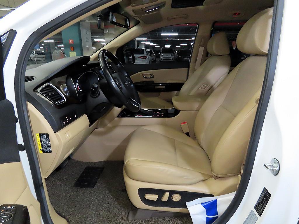 KIA Carnival - Vista 6