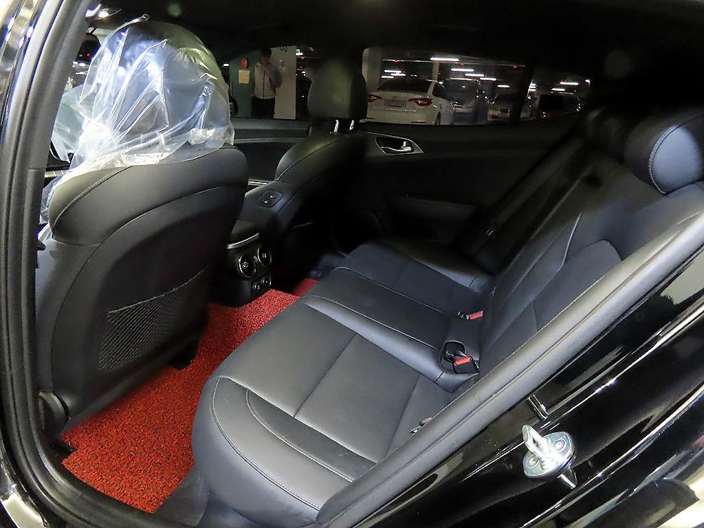 KIA Stinger - Vista 7