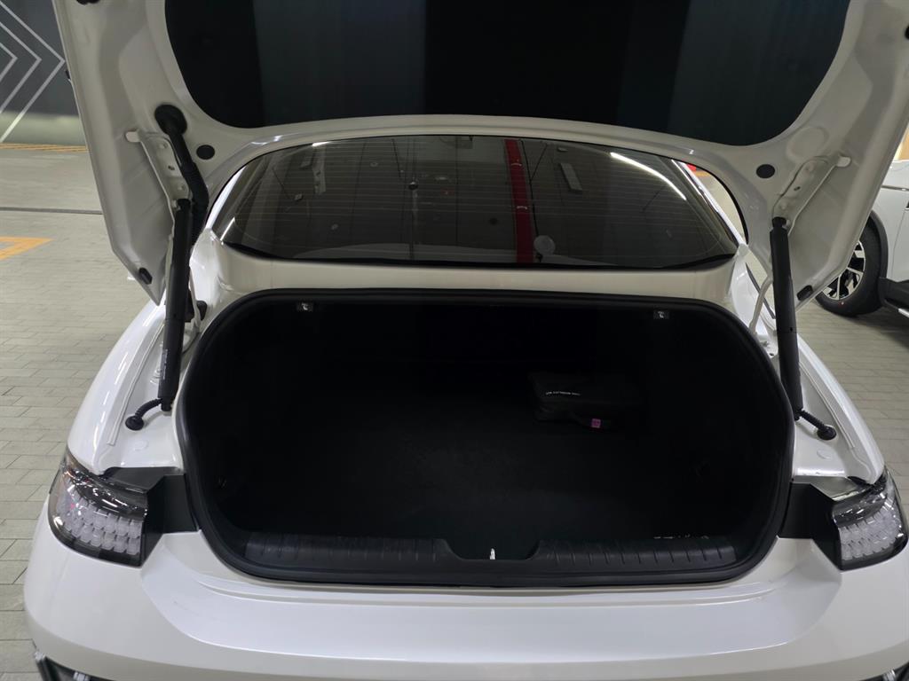 HYUNDAI Ioniq 6 - Vista 9