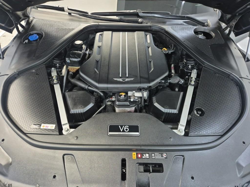 Genesis G90 - Vista 5