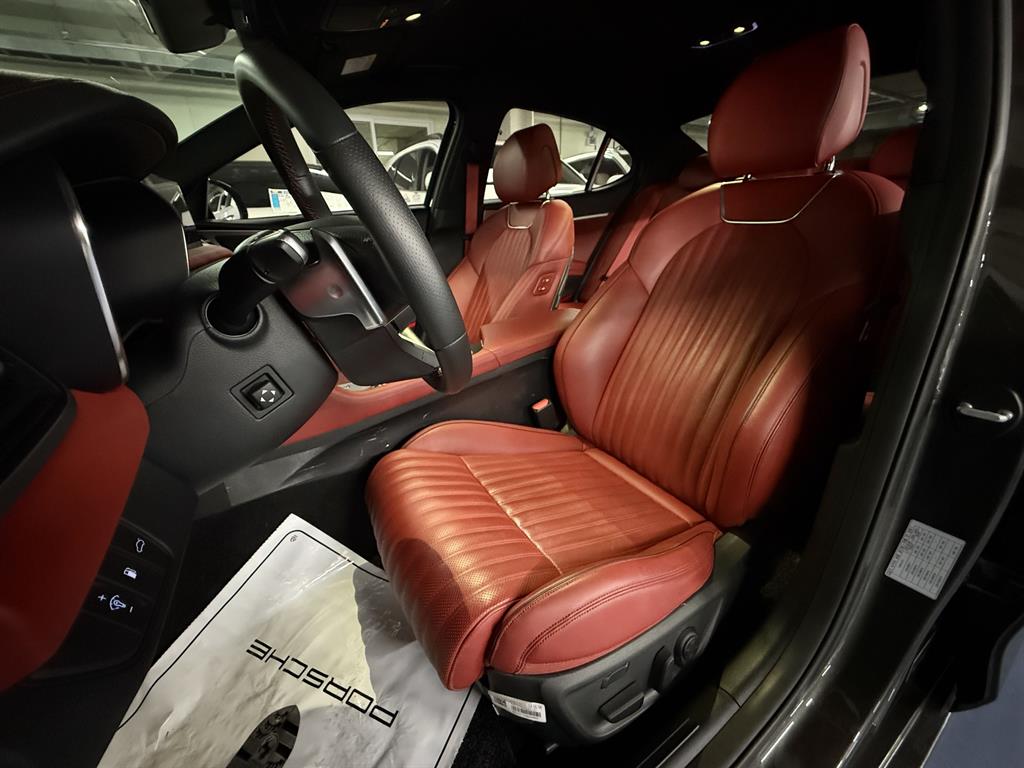 Genesis G70 - Vista 5