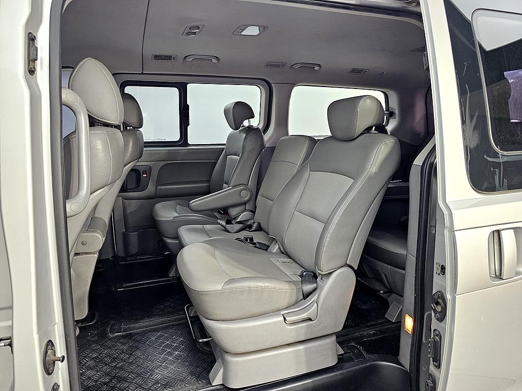 HYUNDAI Starex - Vista 9