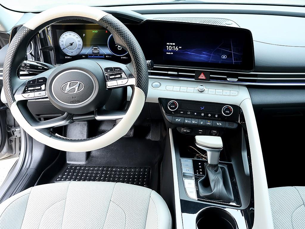 HYUNDAI Avante - Vista 9