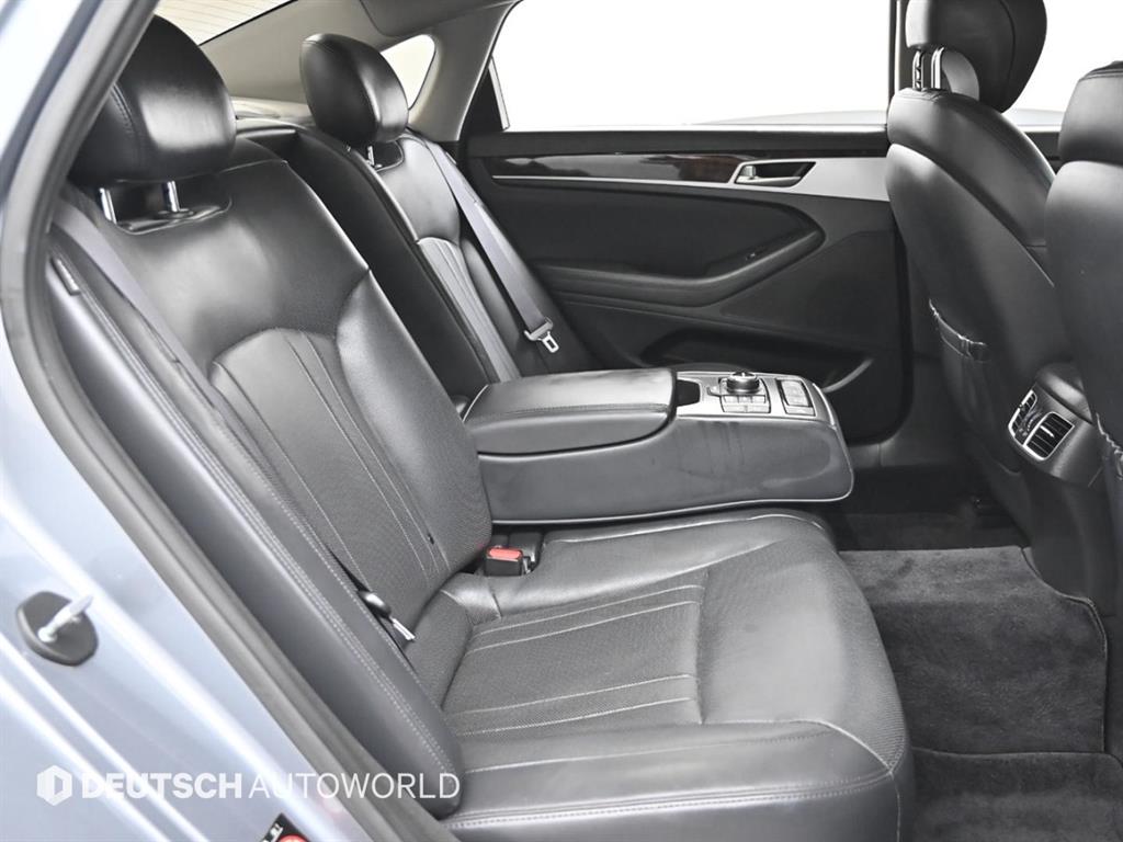 HYUNDAI Genesis - Vista 12