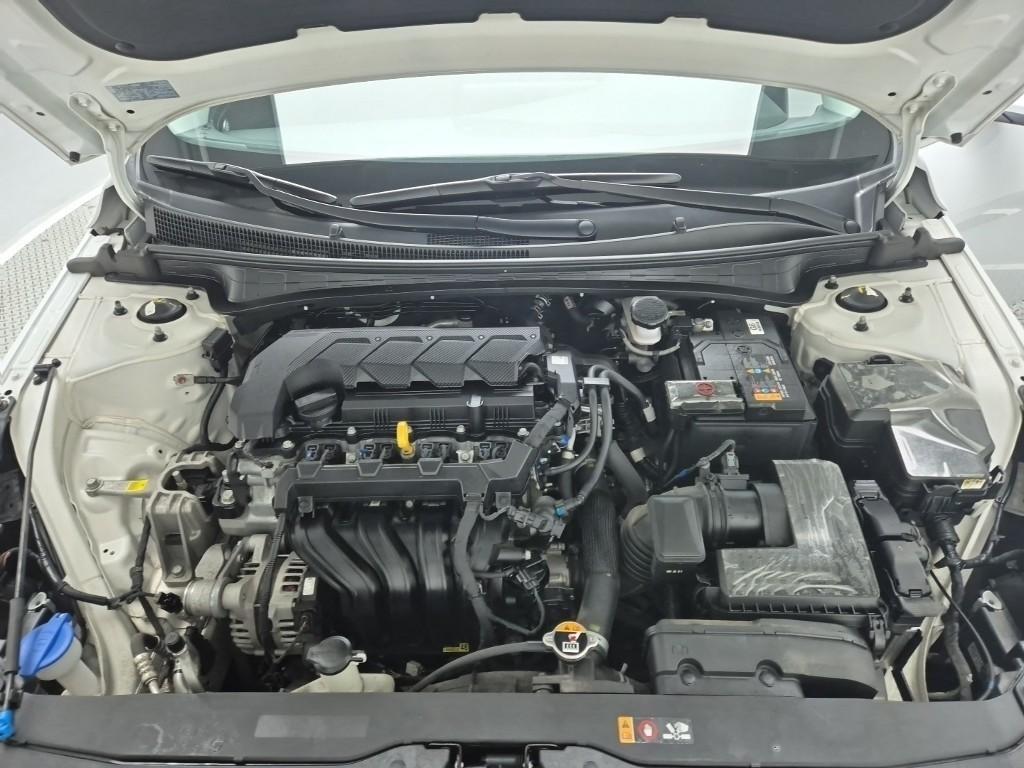 HYUNDAI Avante - Vista 5