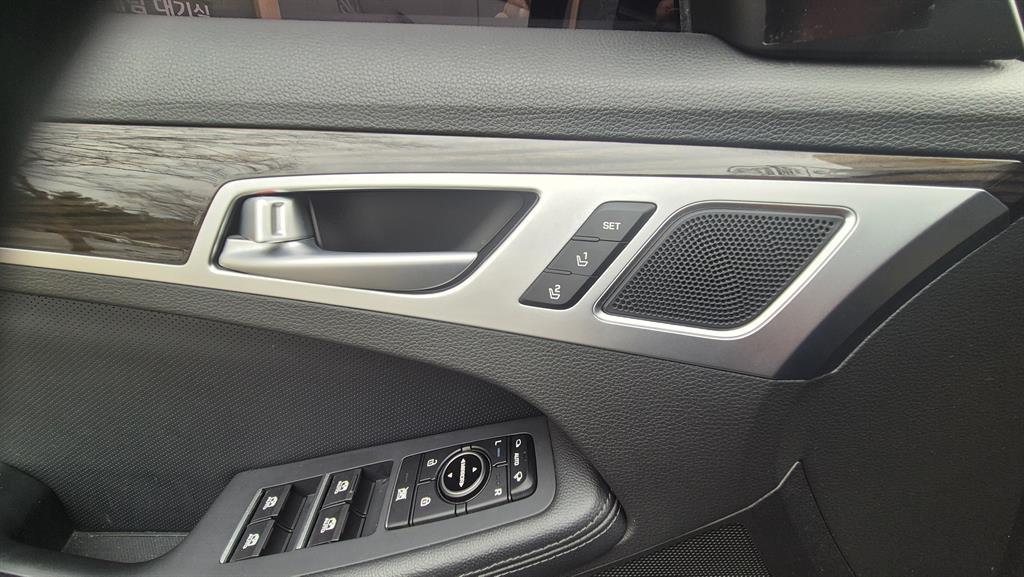 Genesis G80 - Vista 10