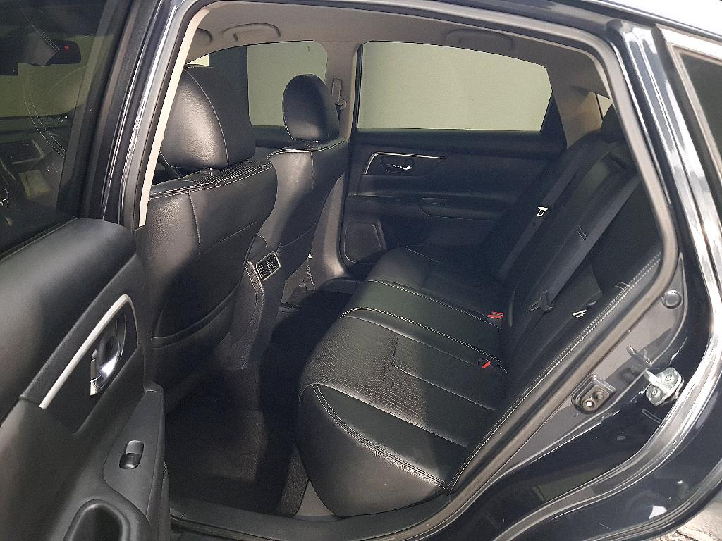 Nissan Altima - Vista 9