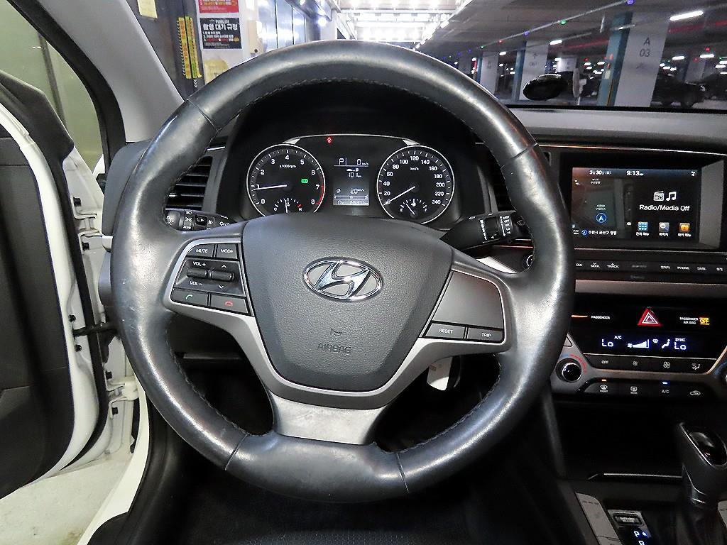 HYUNDAI Avante - Vista 8