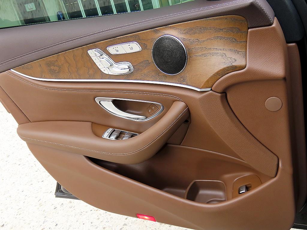 Mercedes Benz E class - Vista 12