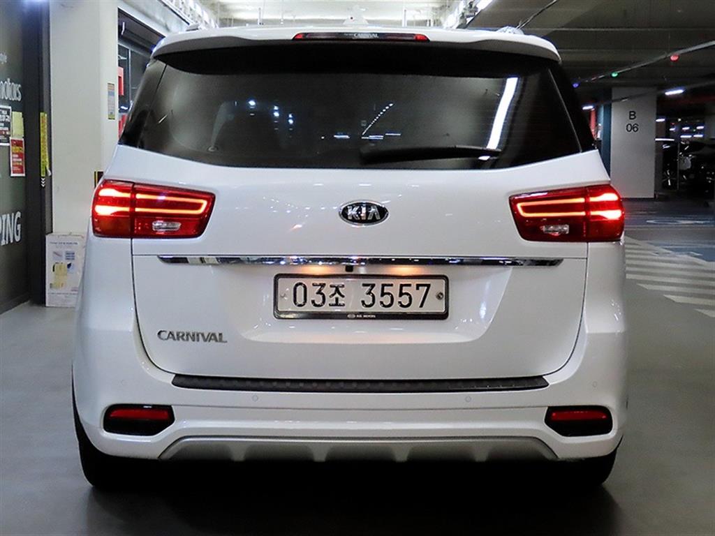 KIA Carnival - Vista 5