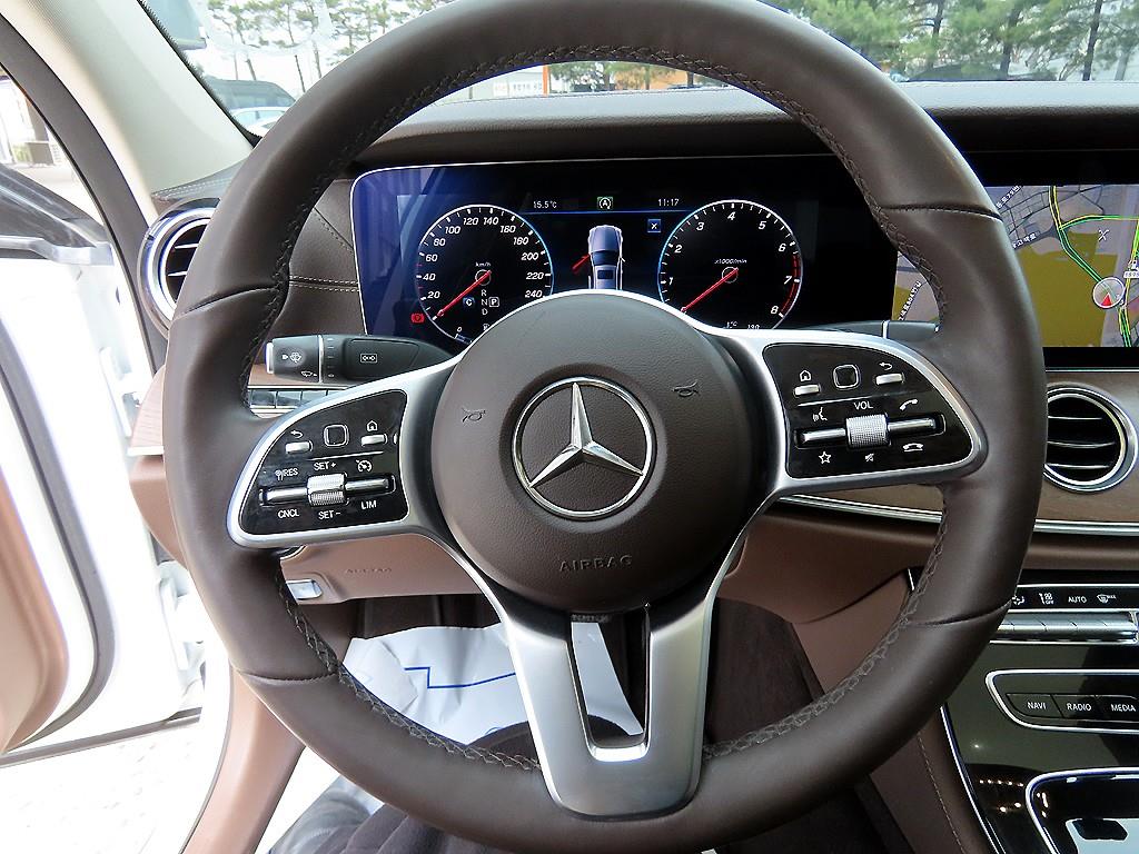 Mercedes Benz E class - Vista 8