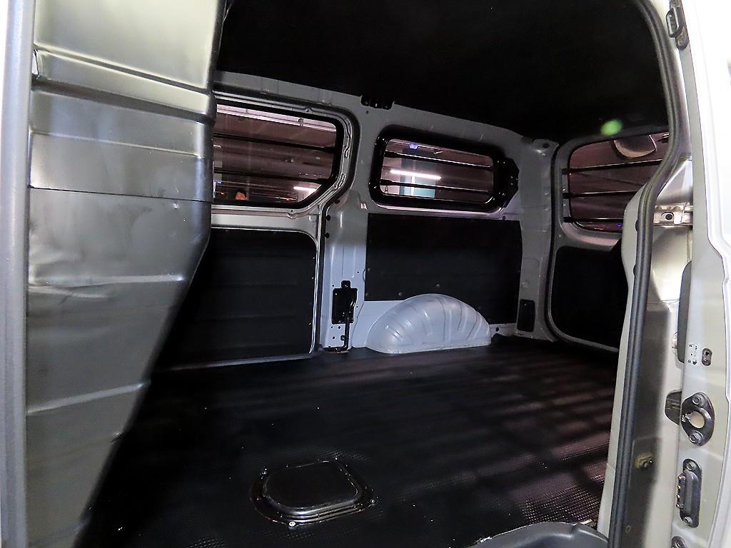 HYUNDAI Starex - Vista 7